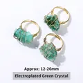 Tres anillos hechos a mano de alambre dorado con cristales verdes naturales irregulares - Cristal verde galvanizado / Abierto Ajustable