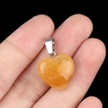 Pendentif en forme de cœur en cristal naturel jaune avec fermoir métallique - Jade Jaune