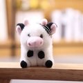 Vista detallada de llavero de peluche de vaca con cadena de bolas y textura suave - 10cm (Con Cadena de Perlas) / Negro & Blanco
