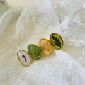 Pinza francesa vintage con flores secas reales en resina y bordes metálicos dorados - Borde Dorado Flor Vintage (Verde Amarillento) / Verde amarillento