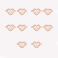 Dettaglio di dieci ciondoli a cuore rosa in lega con l'iniziale R e piccoli strass - 2# Rosa Cuore Lettera R / Confezione da 10
