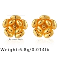 Detail view of 18K gold plated flower stud earrings with 2cm size and 6.8g weight markers - KE0444