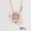 Macro-detail van de roze zirkoon hart hanger ketting met afmetingen 1,0cm en 40+5cm lengte - Roségoud - Roze Zirkonia-stijl (N00464-7)