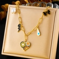 Collar de acero de titanio dorado con colgantes de esmalte de colores y una perla - Estilo Dorado de Colgantes Múltiples Pintados (N2920)