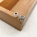 Perle d'espacement argent antique et attache pendentif pour bracelet DIY - 1 connecteur 3 voies 8x9mm Motif Fleur