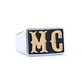 Anello da uomo in acciaio inossidabile con logo MC dorato su smalto nero lucido - US 7 / Oro e Argento