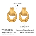 Detailweergave van gouden geometrische deurklopper oorbellen met afmetingen getoond - Gouden Stijl (YYE025042-G)