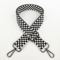 Dettaglio tracolla a pois bianchi e neri con ganci girevoli in metallo canna di fucile - Base Nera Beige Fibbia Gunmetal - Motivo a Pois