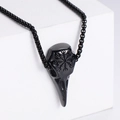 Pendente teschio di corvo vichingo gotico con rune nordiche su catena nera - Nero (con catena)