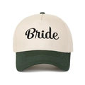 Dettaglio macro del ricamo nero Bride su un cappello bicolore in tela di cotone - Verde Militare