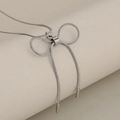 Elegante ciondolo a fiocco argento su una sottile catena a serpente con finitura lucida - Argento
