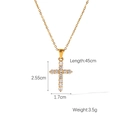 Dettaglio pendente a croce dorata con zirconi, 2,55cm x 1,7cm su una catena di 45cm - Stile Croce Fila Diamanti (HC-N40323) / Oro