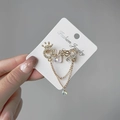 Elegant golden Queen brooch with crown design, sparkling rhinestones and tassel chain - Gold Queen (XZ0028)
