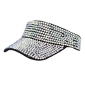 Primer plano de brillantes diamantes de imitación en una visera negra ajustable - Negro Con Cristales Blancos