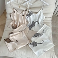 Zweiteiliges Satin-Pyjama-Set mit Leopardenmuster in Champagner und Weiß für Damen - S / Weiß + Champagner