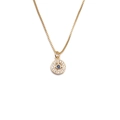 Dettaglio del ciondolo occhio del male dorato con gemma blu e pietre di zircone - Malocchio Halo Zirconia