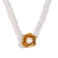 Collar con colgante de flor chapado en oro de 18 quilates y perlas blancas vintage - Collar con Colgante de Flor de Perlas de Imitación-Dorado