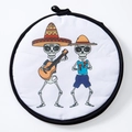 Sac chauffe-tortilla isolé avec motif festif de squelette du Jour des Morts - Groupe de Calaveras