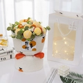 Handgefertigter Häkel-Zitrusstrauß mit weißer Plüschbasis und LED-Geschenktüte - 11 Orangen Strauß + Geschenktüte + LED
