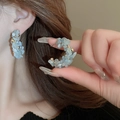 Boucles d'oreilles minimalistes en C avec pierres aigue-marine et perles dorées - Anneau en C en Pierre Concassée (41#)