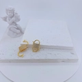 Vergoldeter Zirkonia-Verschluss für Halsketten auf weißem strukturiertem Steintablett - Gold Mittelgroßer Ovaler Verschluss / 14*23mm
