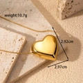 Eleganter Herzanhänger aus vergoldetem Edelstahl auf einem dekorativen Steinsockel - Goldene 3D Große Herz Halskette (NK-190)