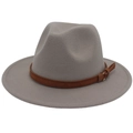 Détail d'un chapeau fedora vintage en feutre gris avec ceinture en cuir marron et boucle - Gris Clair (Bord Plat Corde Jaune)