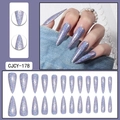 Vista macro de uñas postizas stiletto largas con acabado de purpurina láser holográfica - Púrpura Purpurina