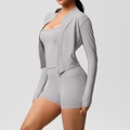 Ensemble de yoga 3 pièces gris avec veste zippée, débardeur et short de sport à poches hautes - Gris Givré