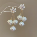Boucles d'oreilles élégantes muguet avec perles, cristaux roses et longs pompons en métal - Perle de muguet blanc doré (76#)