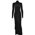Elegante zwarte maxi-jurk met hoge hals, lange mouwen en gedrapeerde details in de taille - S / Zwart