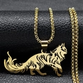 Macro-opname van een gouden opengewerkte vos hanger aan een stevige box-ketting - 60CM / Goud