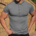 Detailaufnahme der grauen Rippstruktur und Knopfleiste am Slim Fit Herren Poloshirt - M / Hellgrau