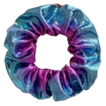 Dettaglio di elastico laser con texture a squame lucide in blu e viola sfumato - Viola Blu