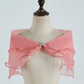 Chal de novia en gasa rosa con bordes de volantes y broche de mariposa con diamantes - Rojo Sandía