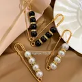 Spille dorate a balia con perle bianche e nere, lunghezza circa 7,5 cm - Stile Graffetta B&N (A20-2)
