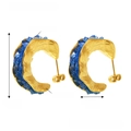 C-förmige Creolen aus Edelstahl in Gold mit eingebetteten blauen Kristallen - Gold Blauer Kristall