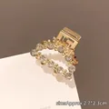 Elegante mini molletta per capelli dorata con strass lucidi, variante 2,7x2,3cm - Lettera D in strass