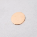 Primer plano de un colgante de disco redondo de acero inoxidable para grabado de joyería DIY - 1.5*24mm / Oro rosa