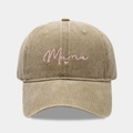 Detailansicht der rosa Mama-Stickerei auf einer gewaschenen khakifarbenen Kappe - Verstellbar / Khaki