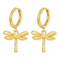 Dettaglio di orecchini a cerchio con ciondolo libellula in acciaio inox placcato oro 18K - Libellula / Oro
