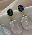 Golden Baroque pearl earrings featuring dark oval abalone shells and 925 silver pins - Iridescent (Abalone Shell)