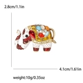 Broche colorido de elefante en esmalte con pedrería sobre marco de aleación dorada - Rojo (MM-BR-0816-RD)