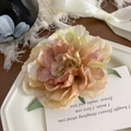 Pince à cheveux pivoine en tissu de soie élégant couleur abricot et champagne - Champagne