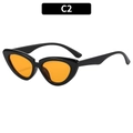 Occhiali da sole chic cat-eye con montatura nera e lenti arancioni, modello C2 - Montatura Nera Lenti Arancioni