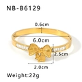 Vista dettagliata del bracciale a fiocco dorato con diametro di 6,0 cm e zirconi incastonati - Stile Fiocco Strutturato (NB-B6129) / Oro 18K