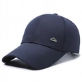 Gorra de béisbol clásica azul oscuro con logo metálico en forma de montaña en el lateral - Ajustable / Azul marino