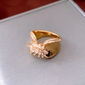 Détail de la bague fleur plaquée or 18 carats avec zircons marquise étincelants - Plaqué Or Véritable 18K Or