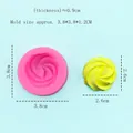 Rosa Silikonform Rose für Kekse und Schokolade mit gelbem Blumenmuster Beispiel - Kleiner Wirbel-Stil