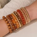 Set di bracciali a strati bohémien con perline in acrilico ambrato e texture legno - SY0795-1